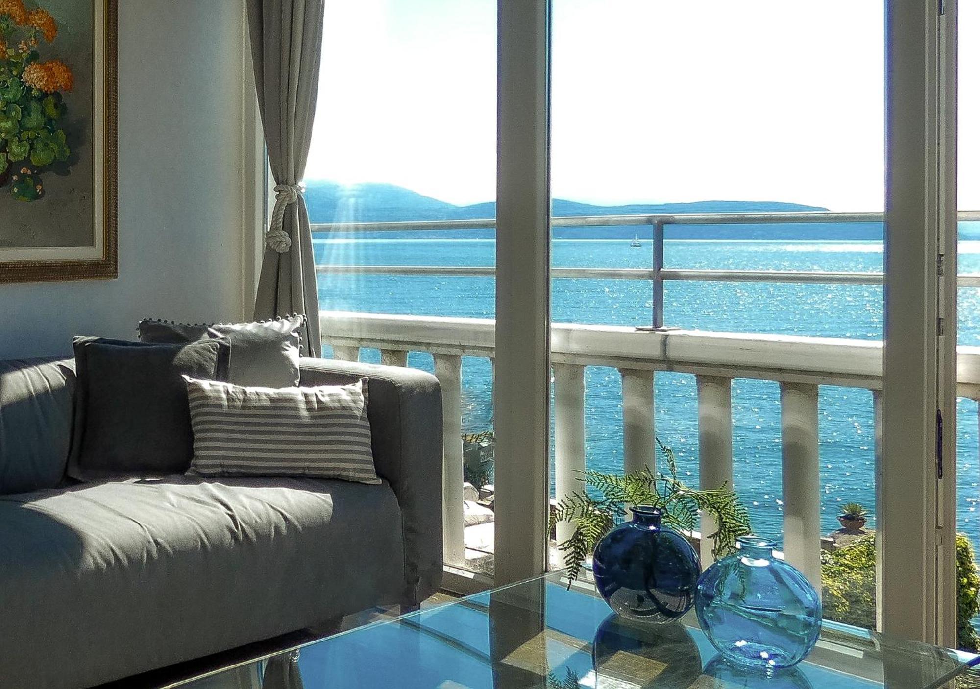 Luxury Lakeside Apartment Right On The Water サロ エクステリア 写真